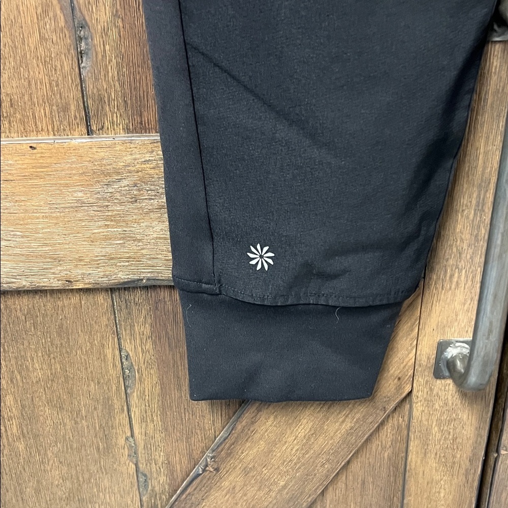 Athleta Headlands Hybrid Trek High Rise Athleisure Athletic Jogger Size 4P - Picture 8 of 10